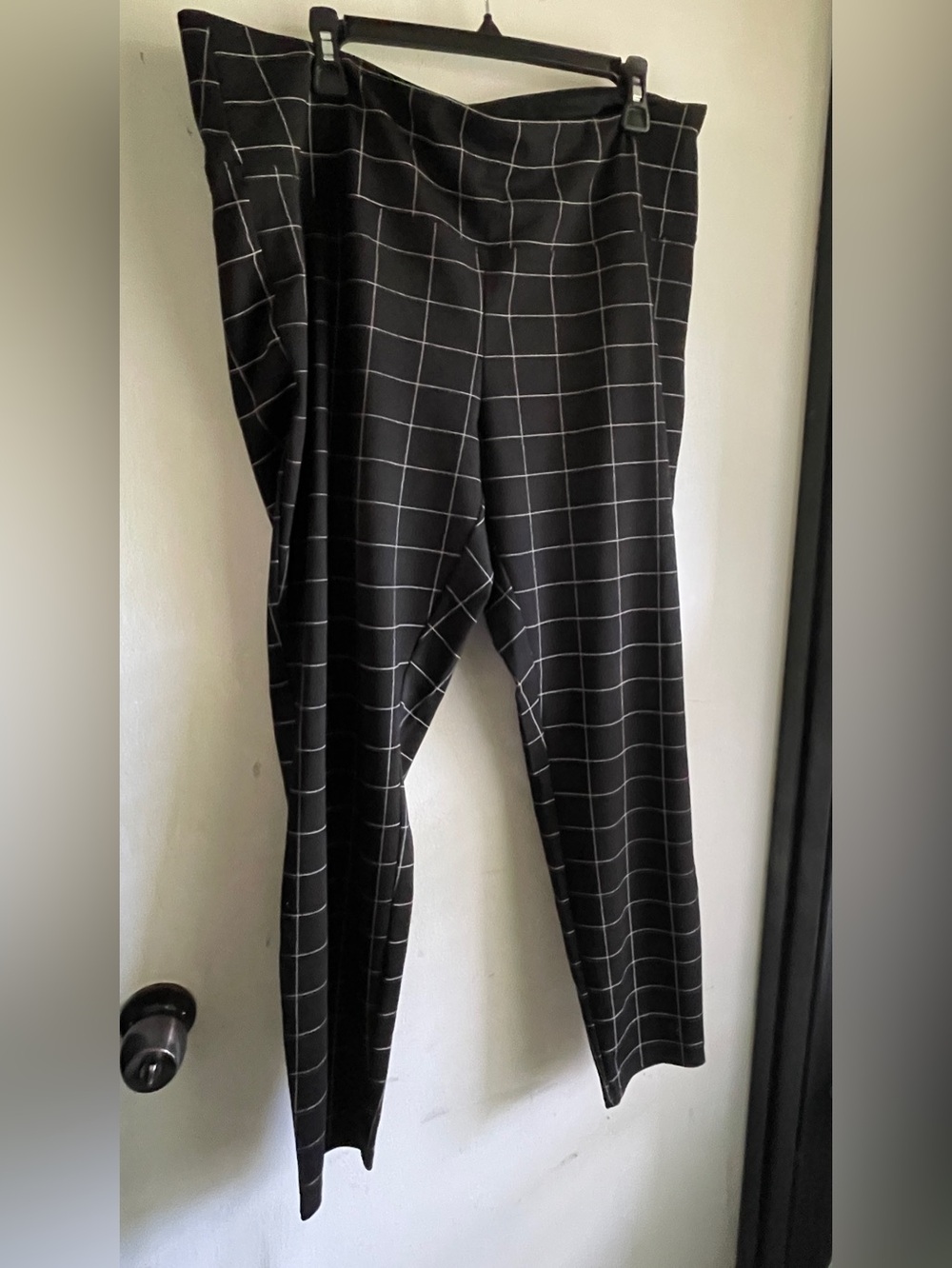 Black Windowpane Leggings — Classic Grid Print